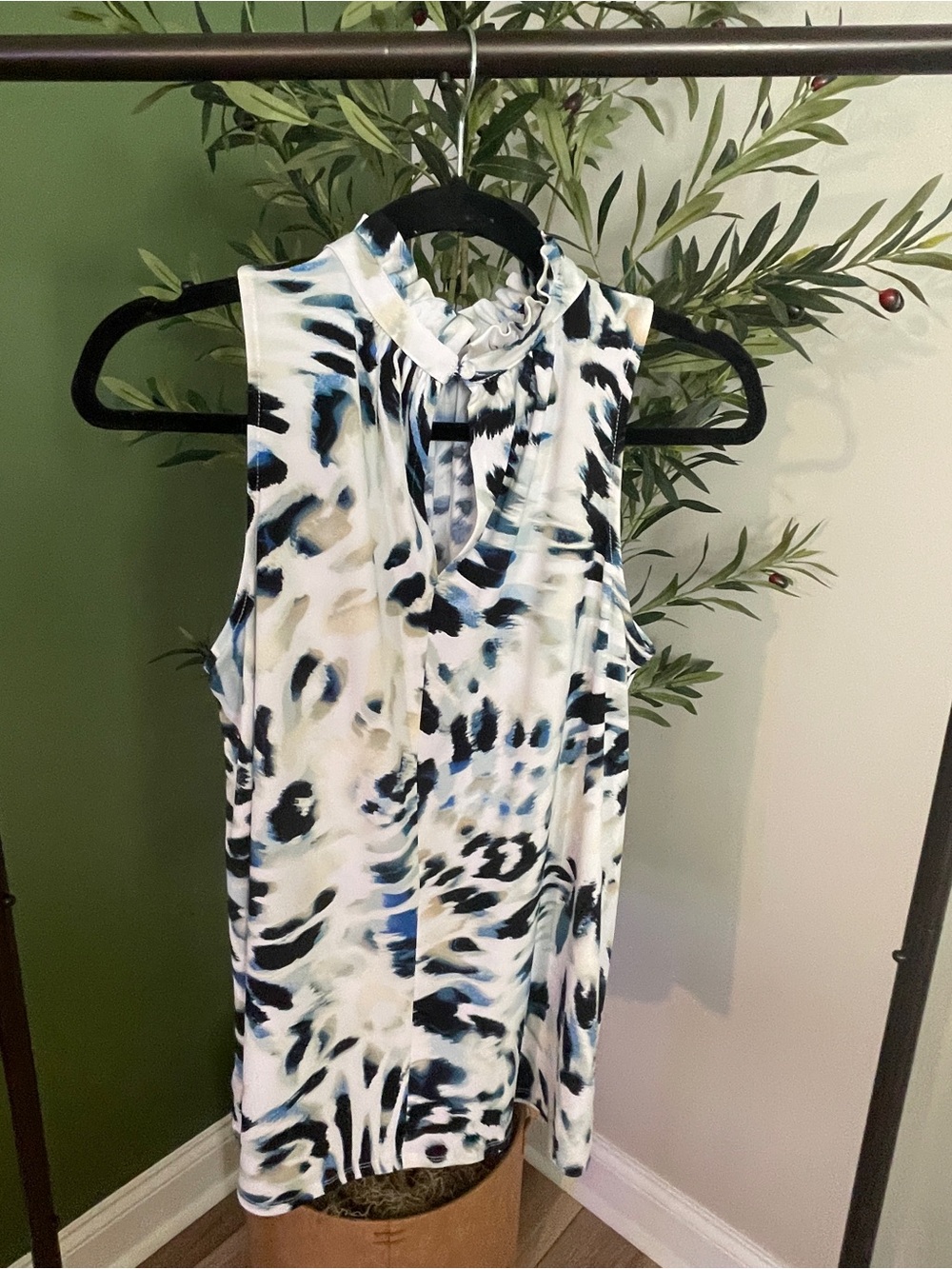 The Limited White Sleeveless Abstract-Print Ruffle-Neck Top
